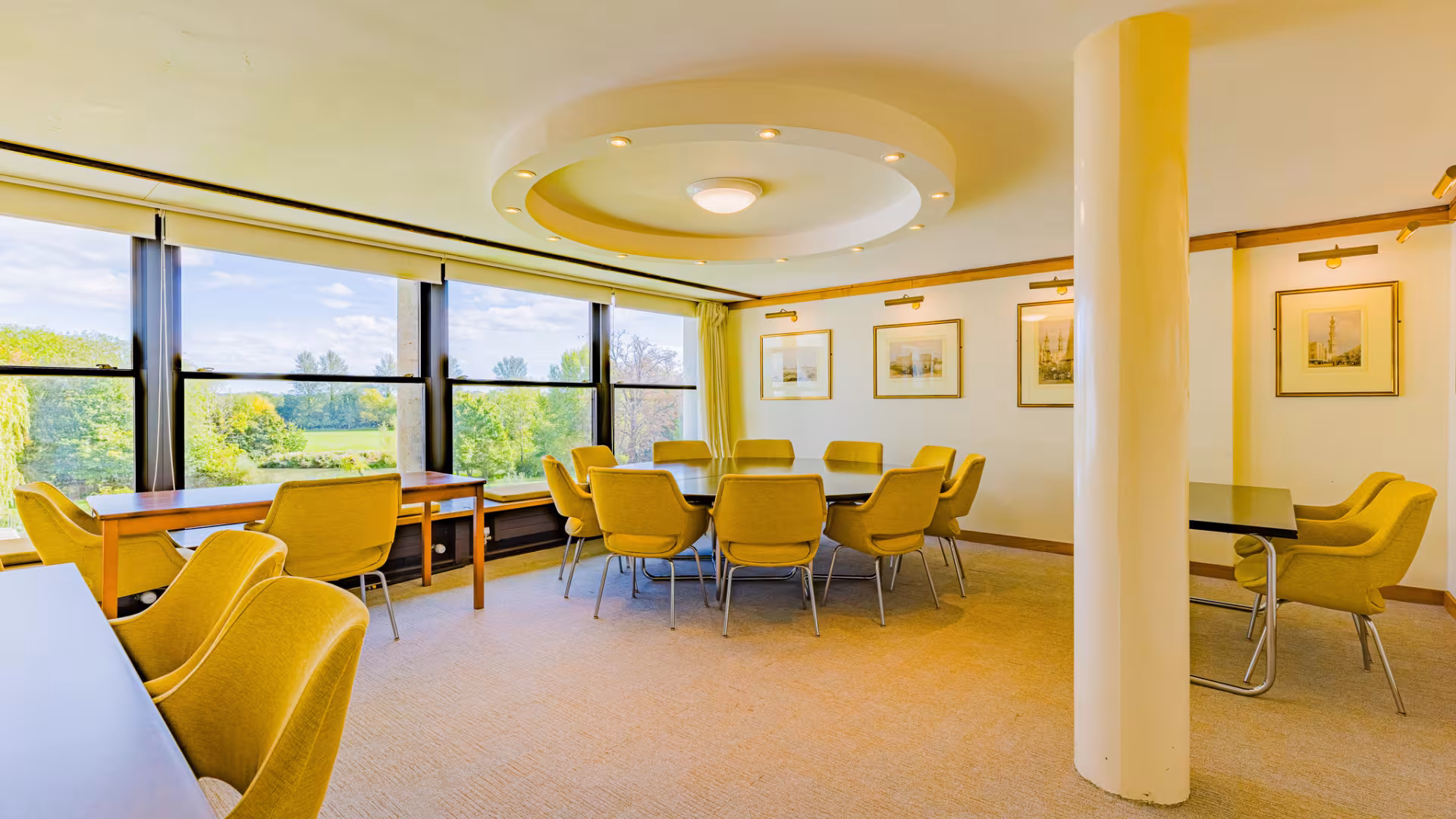 Committee Room