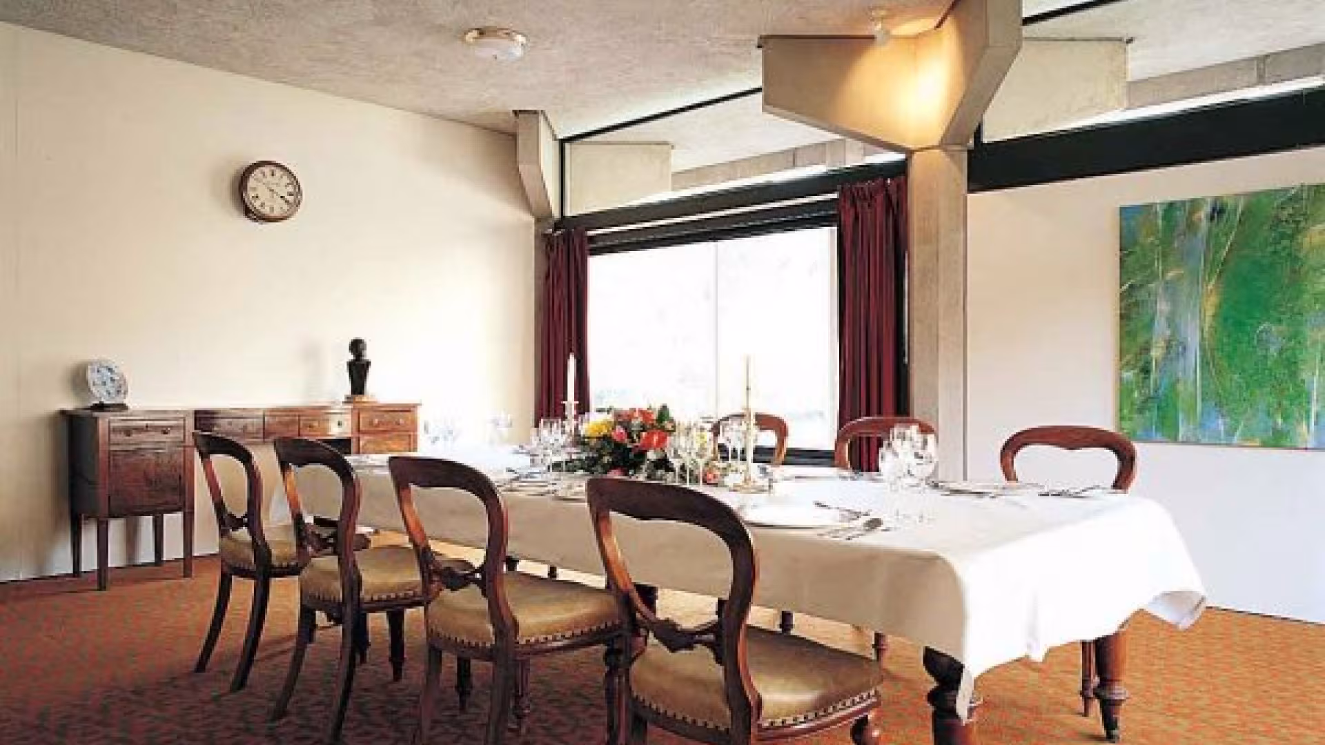 Hadid Room